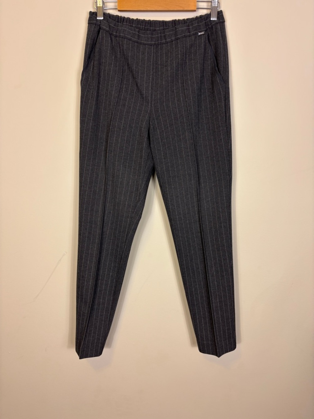 St. John Charcoal Pinstripe Skinny Leg Dress Pants Women’s Small